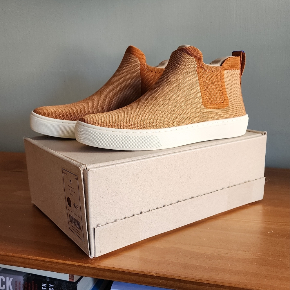 NWT Rothy's Chelsea Boot in Fawn - Size 6.5